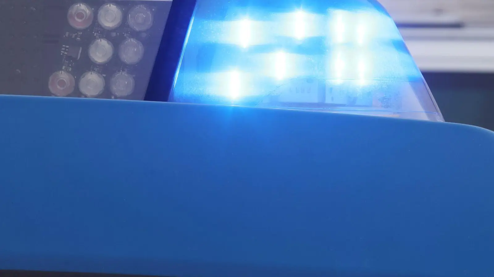 Ein Kind musste nach der Schule regelmäßig im Keller warten, bis die Eltern von der Arbeit kamen. Gegen die Eltern wird nun ermittelt. (Symbolbild) (Foto: Bodo Schackow/dpa)