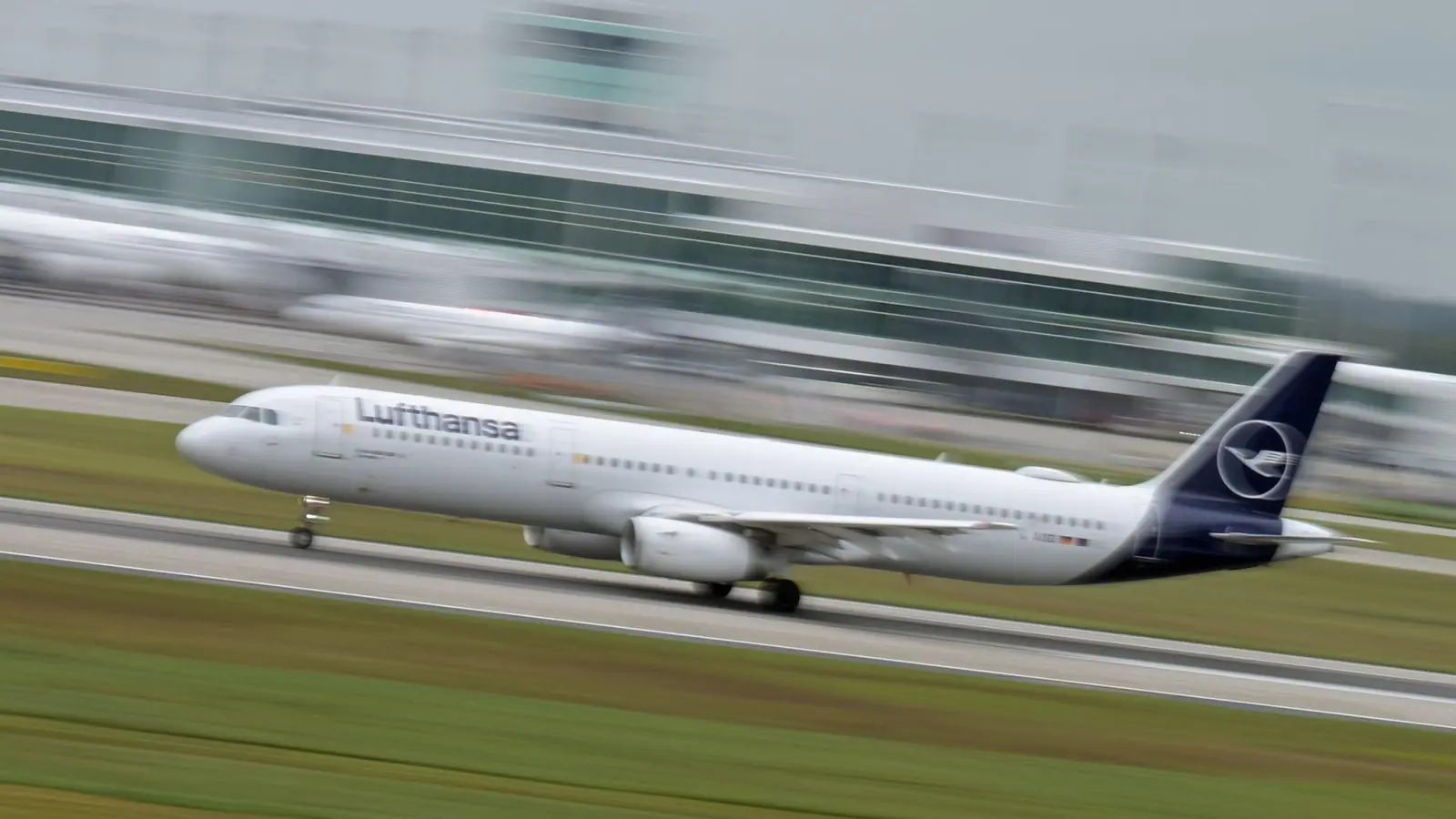 Klimaschutz ist auch für die Luftfahrtbranche ein entscheidendes Thema. (Archivbild)  (Foto: Malin Wunderlich/dpa)