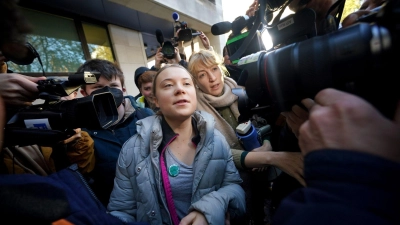 Die schwedische Klimaaktivistin Greta Thunberg trifft vor dem Westminster Magistrates&#39; Court ein. (Foto: Yui Mok/PA Wire/dpa)