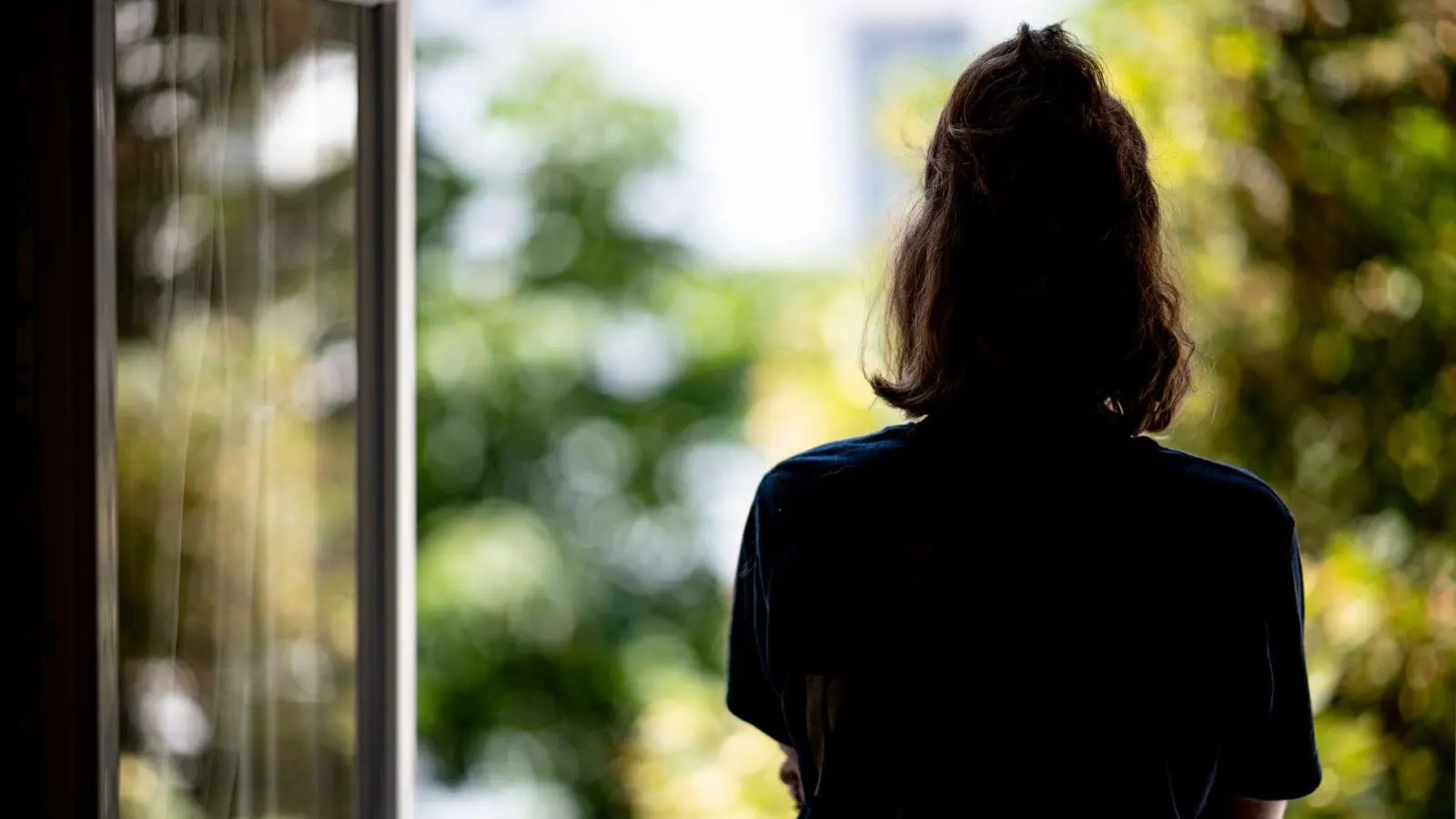 Teenager-Mädchen sind seit Corona besonders häufig von psychischen Störungen und Depressionen betroffen. (Symbolbild) (Foto: Fabian Sommer/dpa)