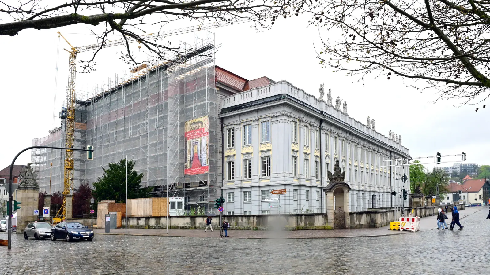 Dass sich derzeit stets ein Teil der Residenzfassade eingerüstet präsentiert, sind die Ansbacher und Auswärtige inzwischen gewöhnt. (Foto: Jim Albright)