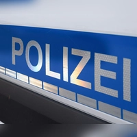 Eine Zeugin lieferte der Polizei wichtige Angaben zu dem Sturz des Radfahrers in Wilburgstetten. (Symbolbild: Daniel Vogl/dpa)