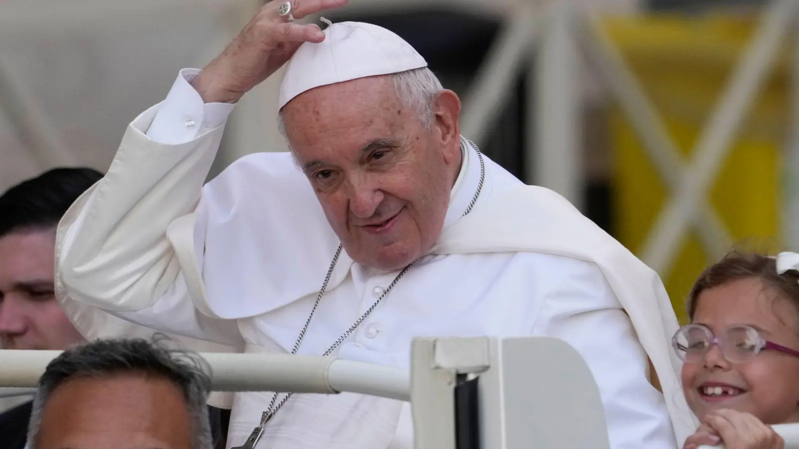 Das Oberhaupt der katholischen Kirche: Papst Franziskus. (Foto: Andrew Medichini/AP/dpa)