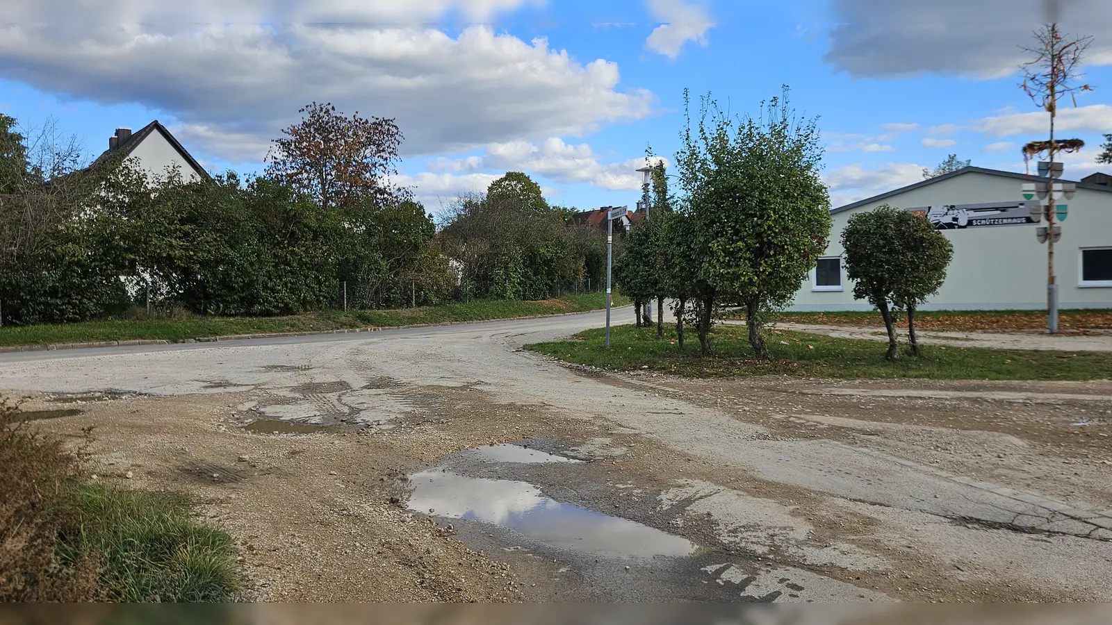 Der Stadtrat von Ornbau hat relativ spontan entschieden, einen Teil der Weidenbacher Straße heuer noch instand setzen zu lassen. (Foto: Wolfgang Grebenhof)
