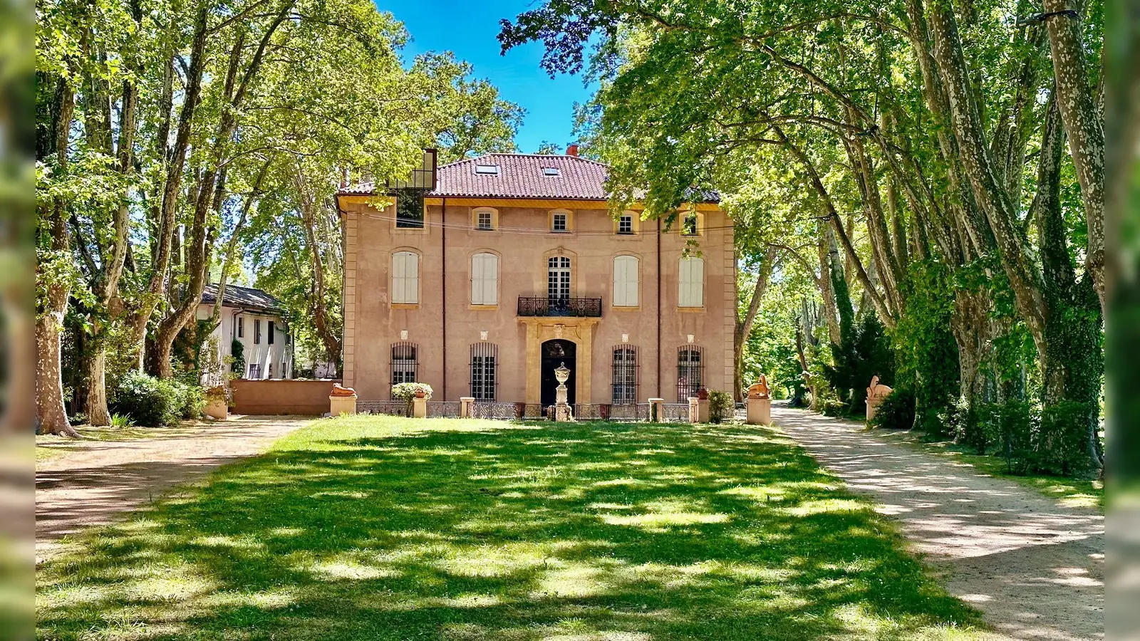 Das alte Familienanwesen der Cézannes: Jas de Bouffan. (Foto: Michel Fraisset/Cezanne2025/dpa-tmn)