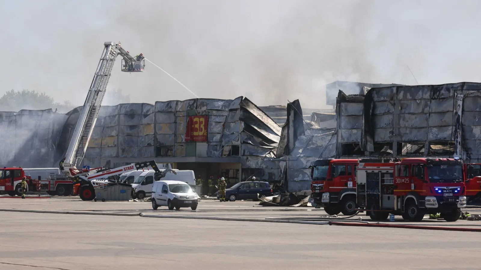 Polen macht russische Geheimdienste für den Brand im Marywilska-Einkaufszentrum in Warschau verantwortlich. (Archivbild)  (Foto: Leszek Szymanski/PAP/dpa)