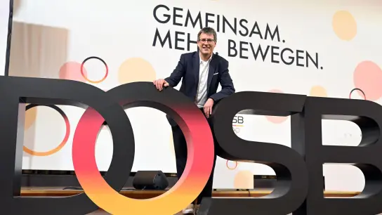 Ist als Präsident des Deutschen Olympischen Sportbundes wiedergewählt worden: Thomas Weikert. (Foto: Uli Deck/dpa)