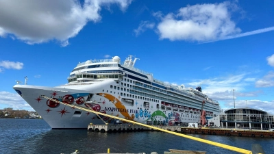 Sieben Tage, sieben Häfen: Die „Norwegian Pearl“ legt regelmäßig zu Kreuzfahrten entlang der Küste Kanadas und Neuenglands ab. (Foto: Verena Wolff/dpa-tmn)