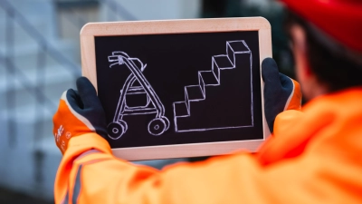 Noch längst nicht überall herrscht Barrierefreiheit. Nun soll bei der Gastronomie im Landkreis erfasst werden, welche Wirtshauser auch für Rollstuhlfahrerinnen und Rollstuhlfahrer bequem zu besuchen sind. (Foto: Nils F. Hillebrand)