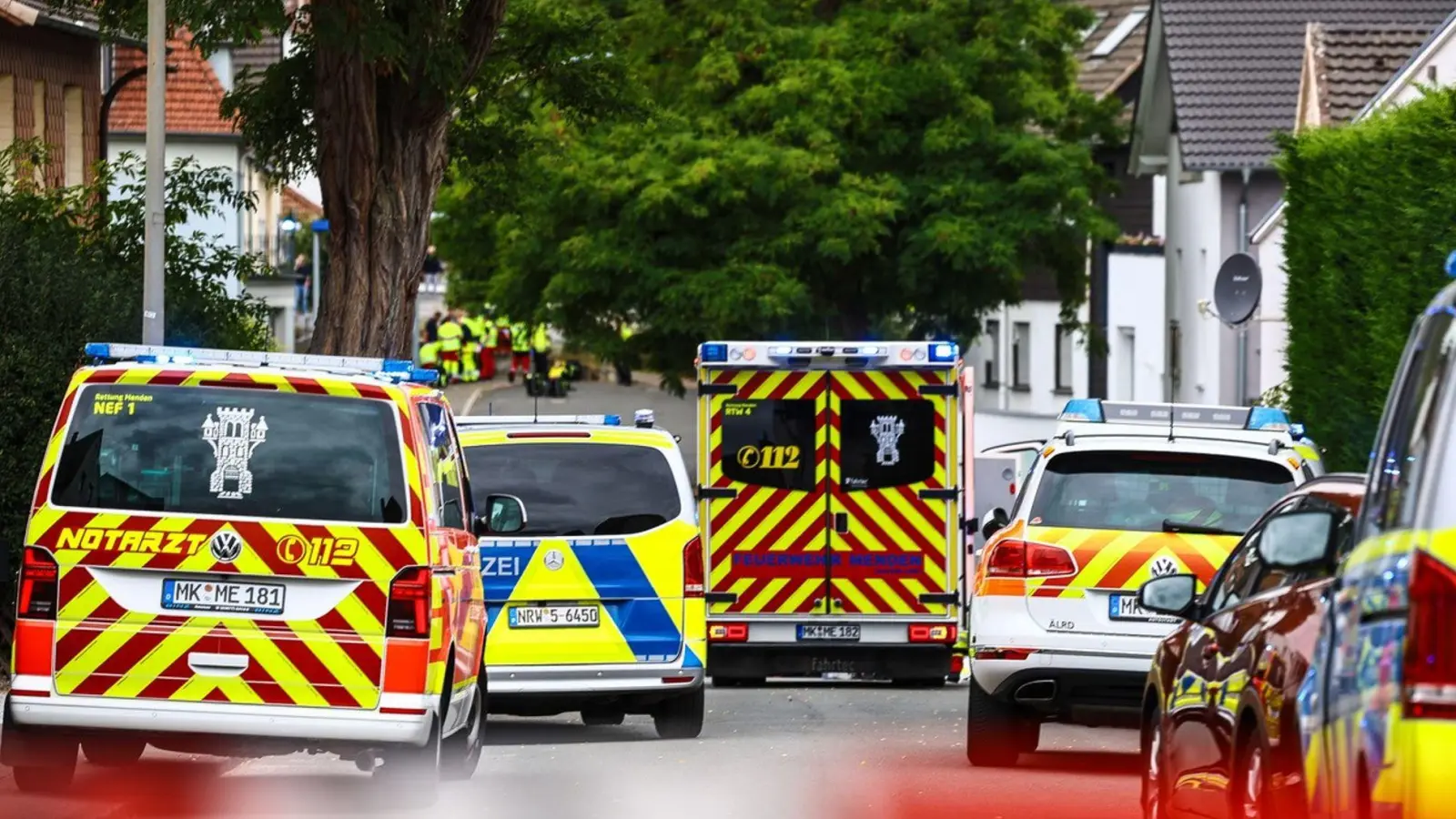 Ein Toter und ein Verletzter nach Schüssen in Menden. (Foto: Alex Talash/dpa)
