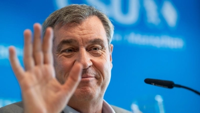 Die Meinungen über ein mögliches AfD-Verbotsverfahren gehen auseinander - doch Markus Söder legt sich fest. (Foto: Peter Kneffel/dpa)