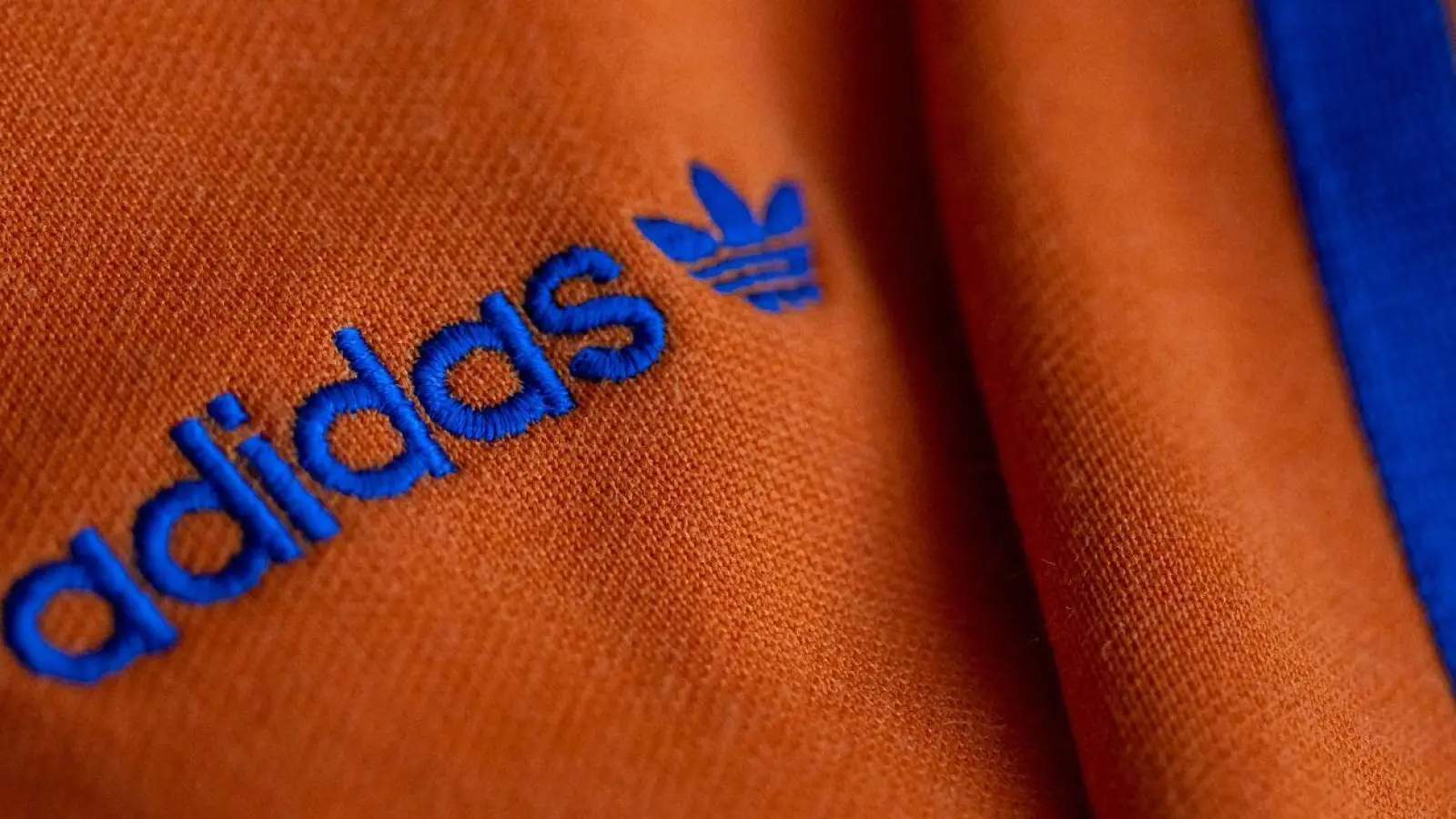 Streifen auf Sporthosen: Adidas hat gegen Nike wegen eines zu ähnlichen Designs geklagt. (Foto: Daniel Karmann/dpa)