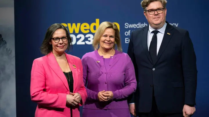 Maria Malmer Stenergard (l.), Nancy Faeser und Gunnar Strommer, Justizminister von Schweden, während des ersten informellen Ministertreffens der schwedischen EU-Ratspräsidentschaft. (Foto: Pontus Lundahl/TT News Agency/AP/dpa)