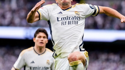 Real Madrids Brahim Diaz jubelt nach dem Führungstreffer seiner Mannschaft. (Foto: Manu Fernandez/AP/dpa)
