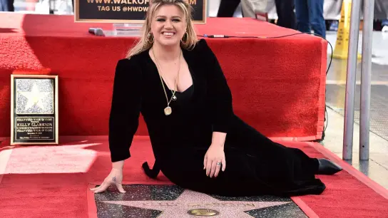 Verewigt in Hollywood: Kelly Clarkson wurde mit einem Stern geehrt. (Foto: Jordan Strauss/Invision/AP/dpa)