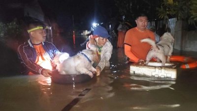 Zunächst hatte der Super-Taifun „Ragasa“ auf den Philippinen gewütet, nun ist „Bualoi“ auf Land getroffen. (Foto: Uncredited/Philippine Coast Guard/AP/dpa)