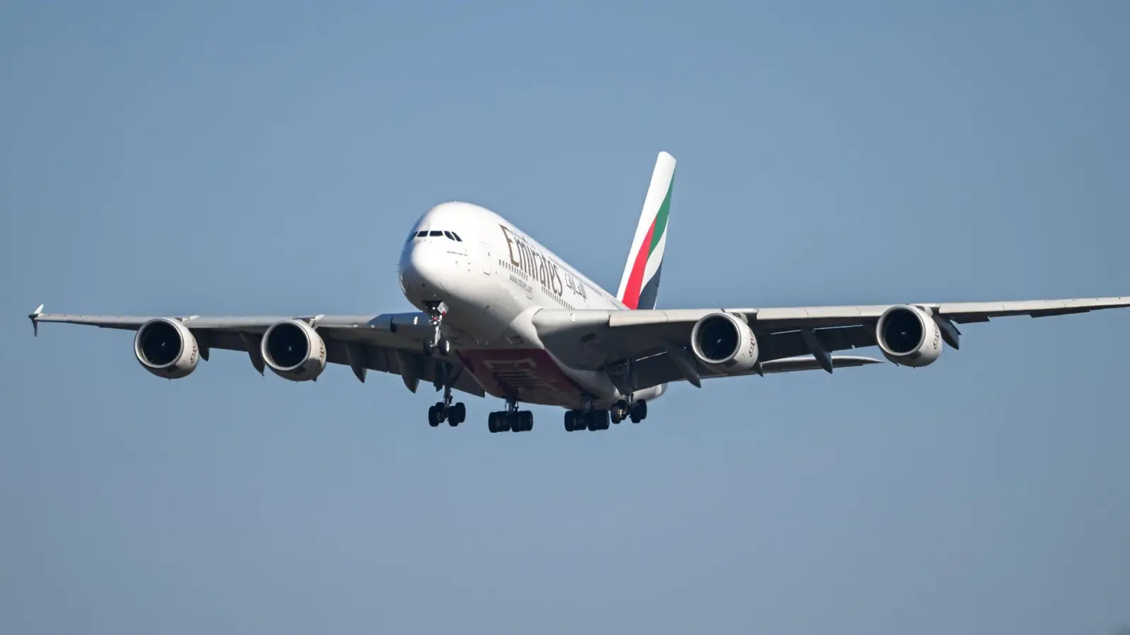 Am Dienstag landete bereits ein Flug der Airline Emirates in Frankfurt. (Foto: Florian Wiegand/dpa)