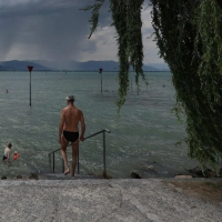 Sommerliche Hitze trifft vor allem im Süden Bayerns in den kommenden Tagen auf eine wachsende Gefahr von Unwettern. Auch im Norden des Freistaates kann es aber örtlich zu Unwettern kommen. (Archivbild vom Sonntag) (Foto: Karl-Josef Hildenbrand/dpa)