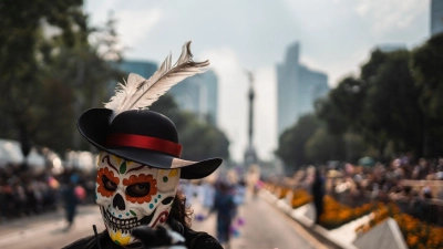 Es ist ein besonderer Tag in Mexiko - auch die Formel 1 spürt das. (Archivbild) (Foto: Felix Marquez/dpa)