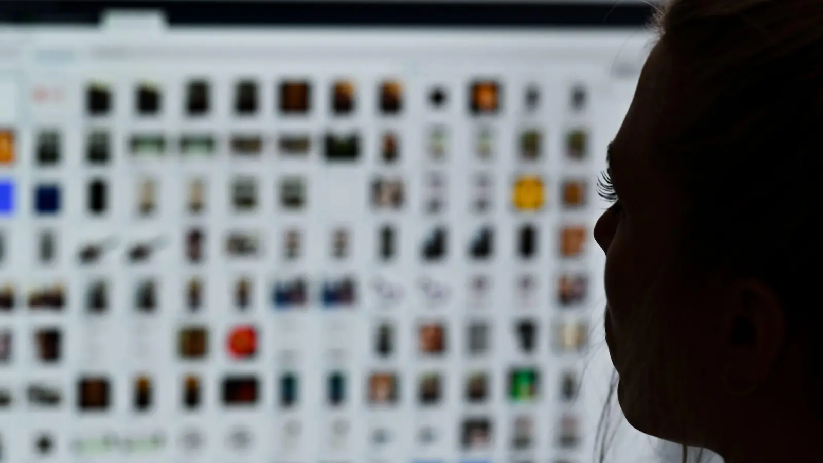 Die Zahl der Beschwerden über kriminelle Inhalte im Internet in Deutschland ist im vergangenen Jahr auf einen neuen Rekordwert gestiegen. (Archivbild) (Foto: Arne Dedert/dpa)