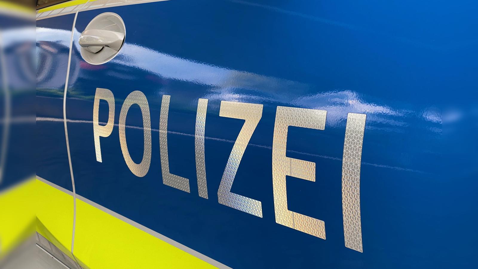 Auf der Baustelle: Stein auf Fahrerkabine geschleudert | FLZ.de