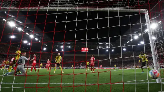 Dortmunds Marius Wolf erzielte den Treffer zum 3:1 beim SC Freiburg. (Foto: Tom Weller/dpa)