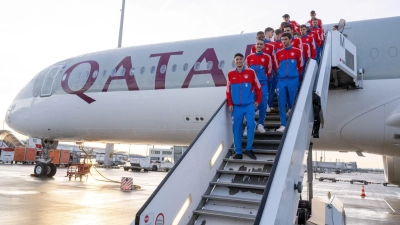 Der FC Bayern München und Qatar Airways beenden ihre Zusammenarbeit. (Foto: Peter Kneffel/dpa)