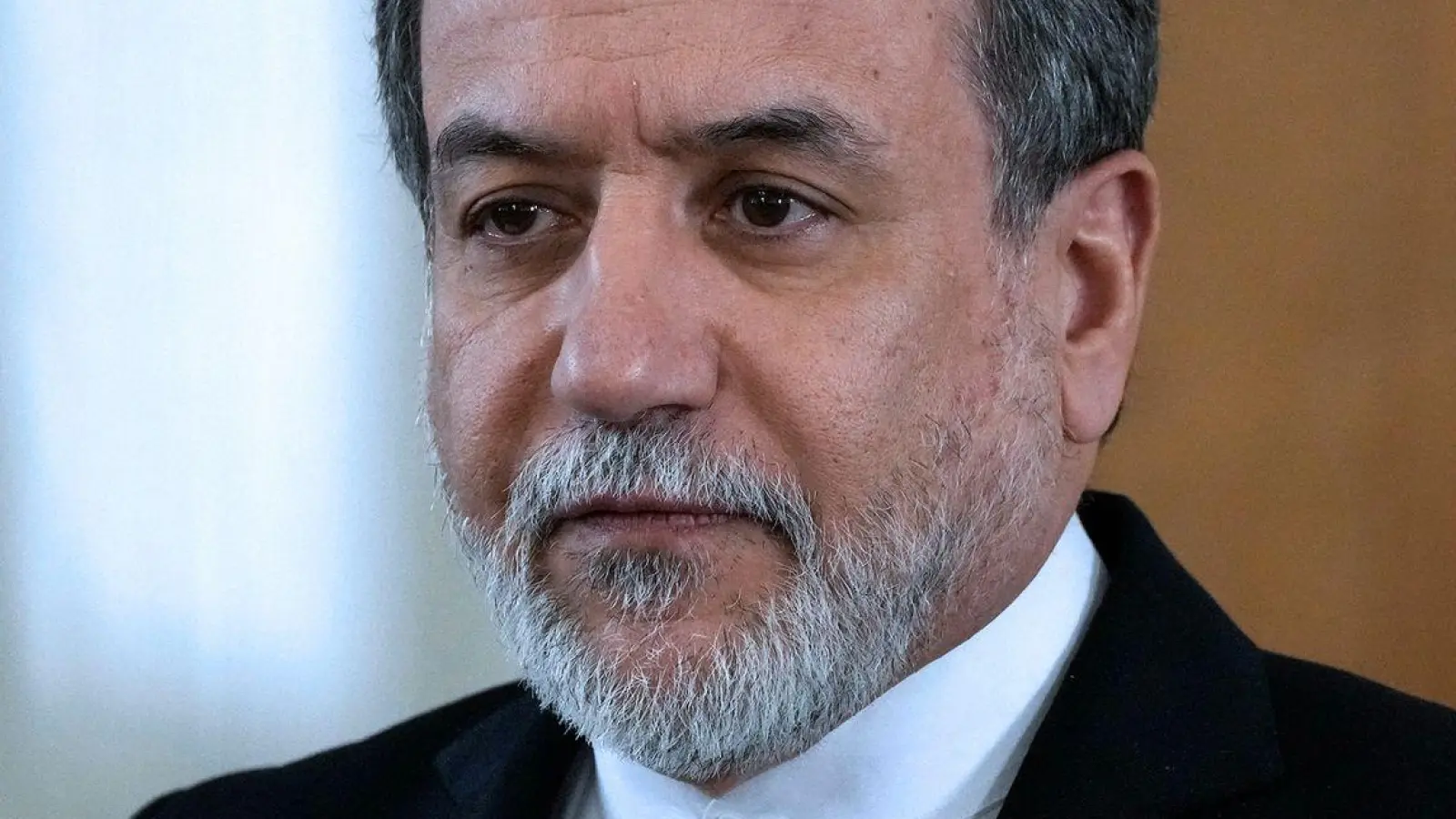Irans Außenminister Araghtschi zeigt sich zu Verhandlungen über das Atomprogramm seines Landes bereit. (Archivbild) (Foto: Vahid Salemi/AP/dpa)