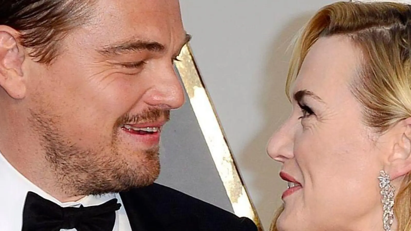Die Schauspieler Leonardo DiCaprio und Kate Winslet vor fast zehn Jahren. 1997 waren sie das Traumpaar in „Titanic“. (Archivbild) (Foto: Mike Nelson/EPA/dpa)