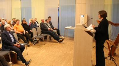 Landratskandidatin Maria Hetzel stellte ihr Programm bei ihrer Ansprache beim ÖDP-Jahresempfang vor. <br> (Foto: Alexander Biernoth)