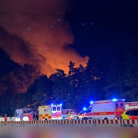 In Nürnberg brennt ein Waldstück.  (Foto: Sven Grundmann/NEWS5/dpa)