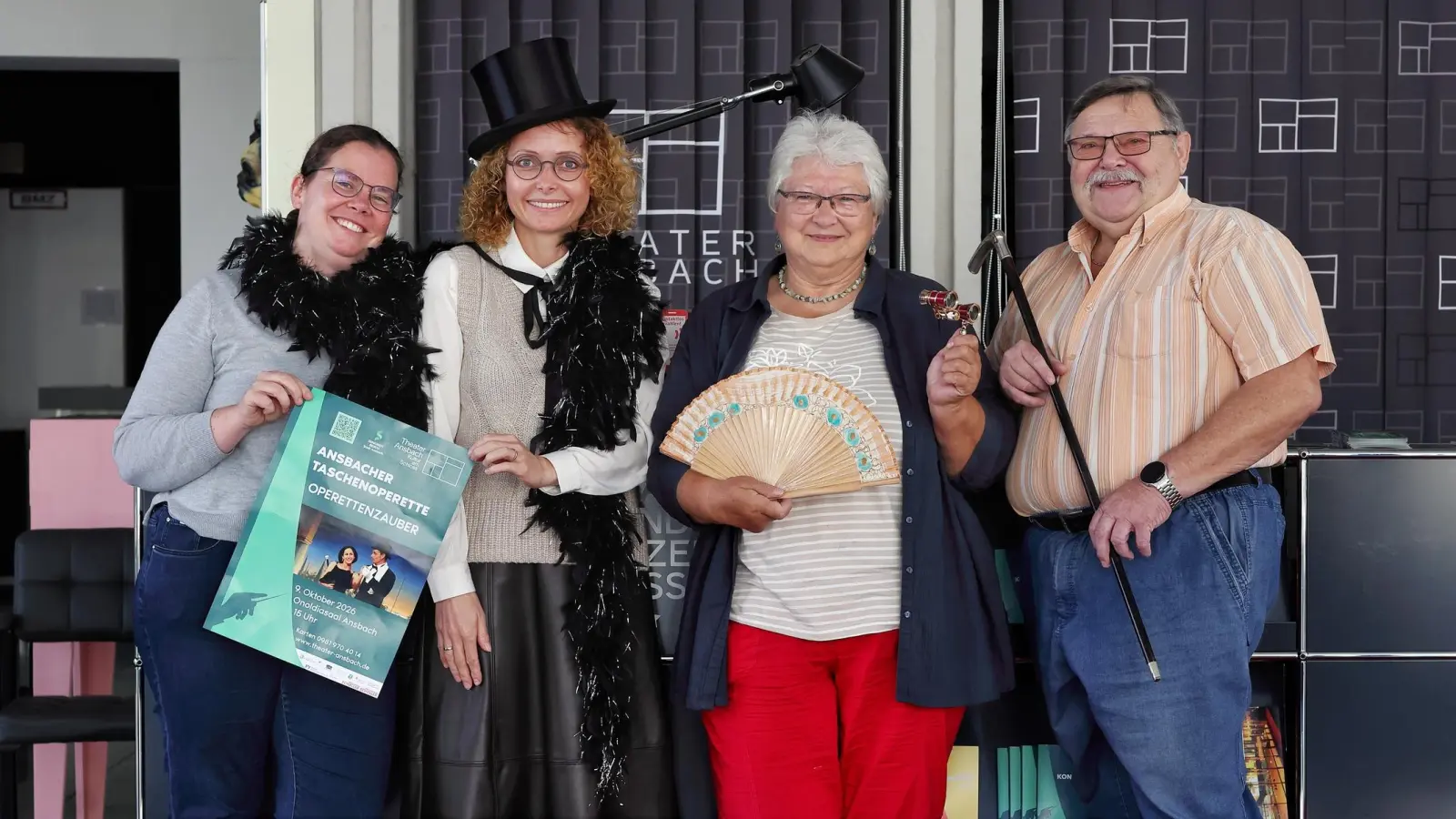 Stellten im Theater Ansbach die Taschenoperette 2026 vor (von links): Susanne Hoch, Nadine Maurer, Inge Müller und Fritz Heubeck. Die Vorstellung findet am 9. Oktober im Onoldiasaal statt. (Foto: Thomas Wirth)