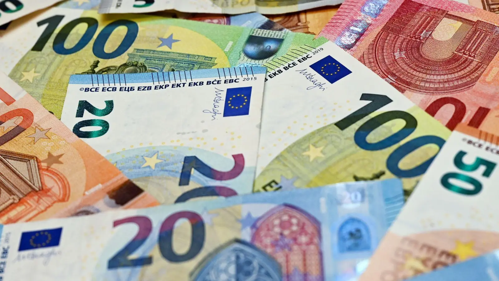 Verbraucherzentrale fordert einen besseren Schutz vor Betrug bei Online-Krediten. (Symbolbild) (Foto: Patrick Pleul/dpa-Zentralbild/dpa)