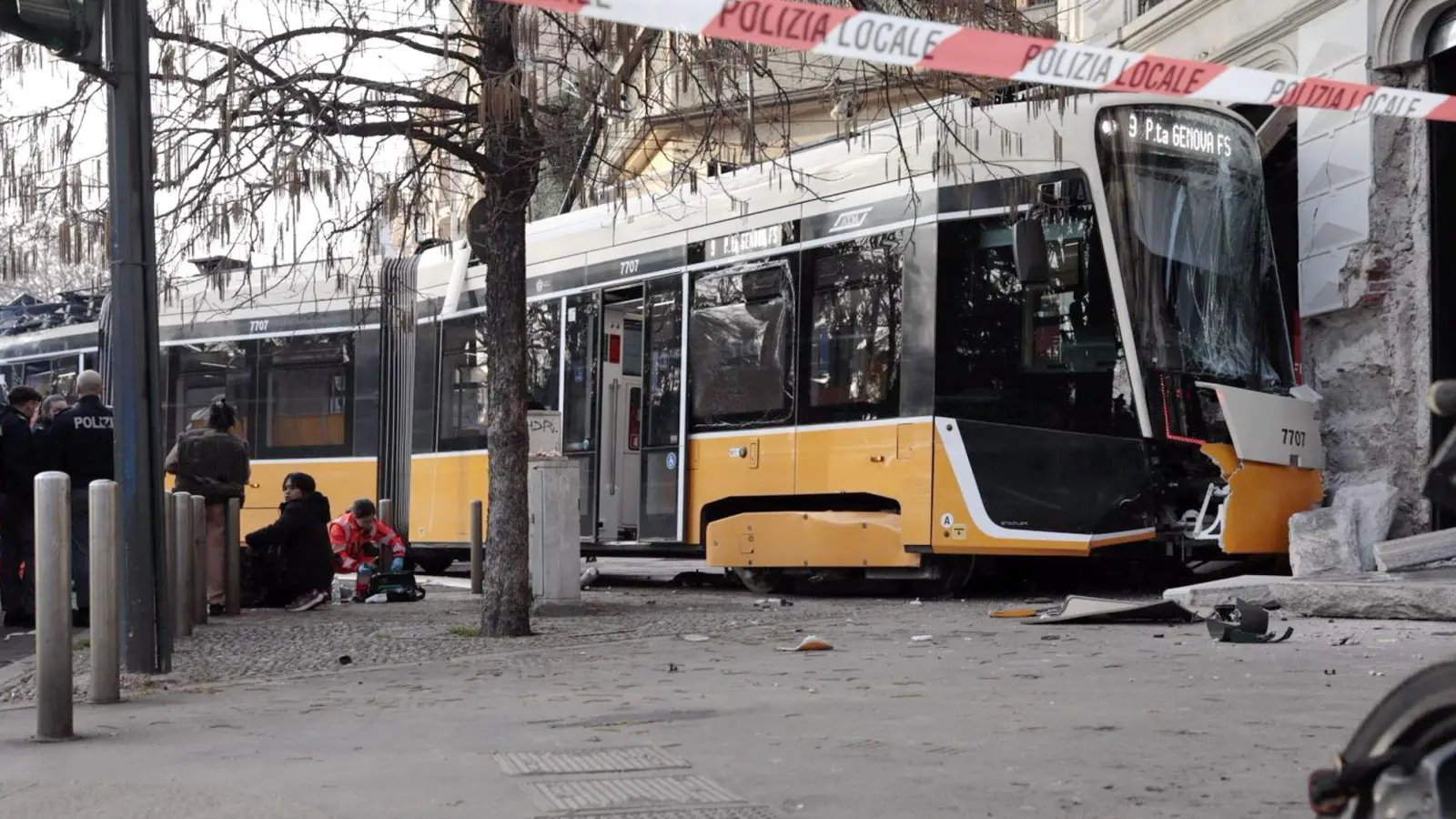 Der Fahrer der Tram soll kurz vor dem Unglück am Handy gewesen sein. (Foto: Francesco Enriquez/IPA via ZUMA Press/dpa)
