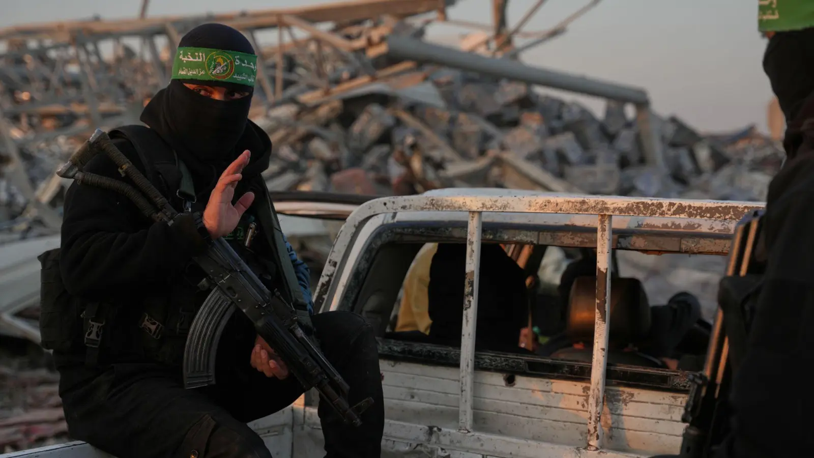 Die Hamas lehnt eine Entwaffnung rigoros ab. (Archivbild) (Foto: Abdel Kareem Hana/AP/dpa)