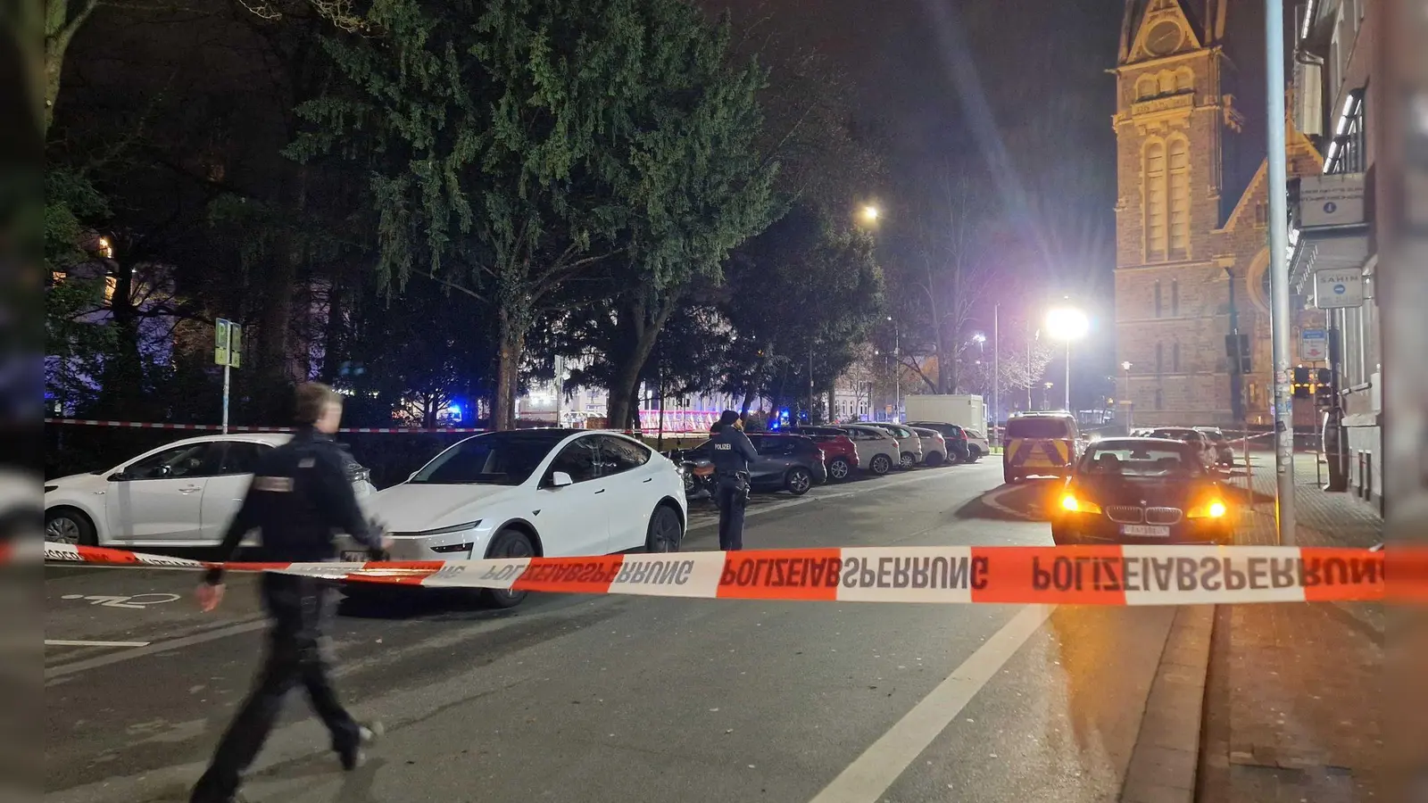 Nach dem Vorfall in der Gießener Innenstadt mit vier Verletzten hat die Polizei neue Ermittlungsergebnisse genannt.  (Foto: Carolin Eckenfels/dpa)