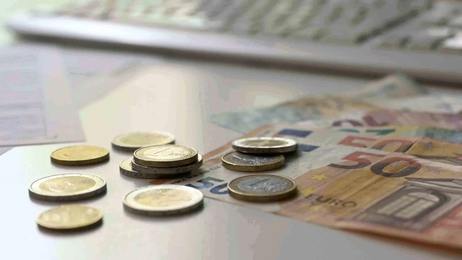 Wofür geben die Menschen in Bayern ihr Geld aus? Die Laufende Wirtschaftsrechnung gibt Auskunft. (Symbolbild) (Foto: Malin Wunderlich/dpa)