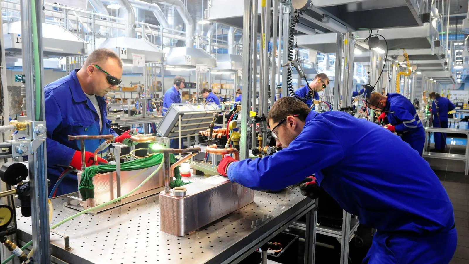 Mit einem neuen Werk im tschechischen Pilsen (Plzen) baut der japanische Großkonzern Panasonic seine Wärmepumpen-Produktion in Europa aus. (Foto: Michael Heitmann/dpa)
