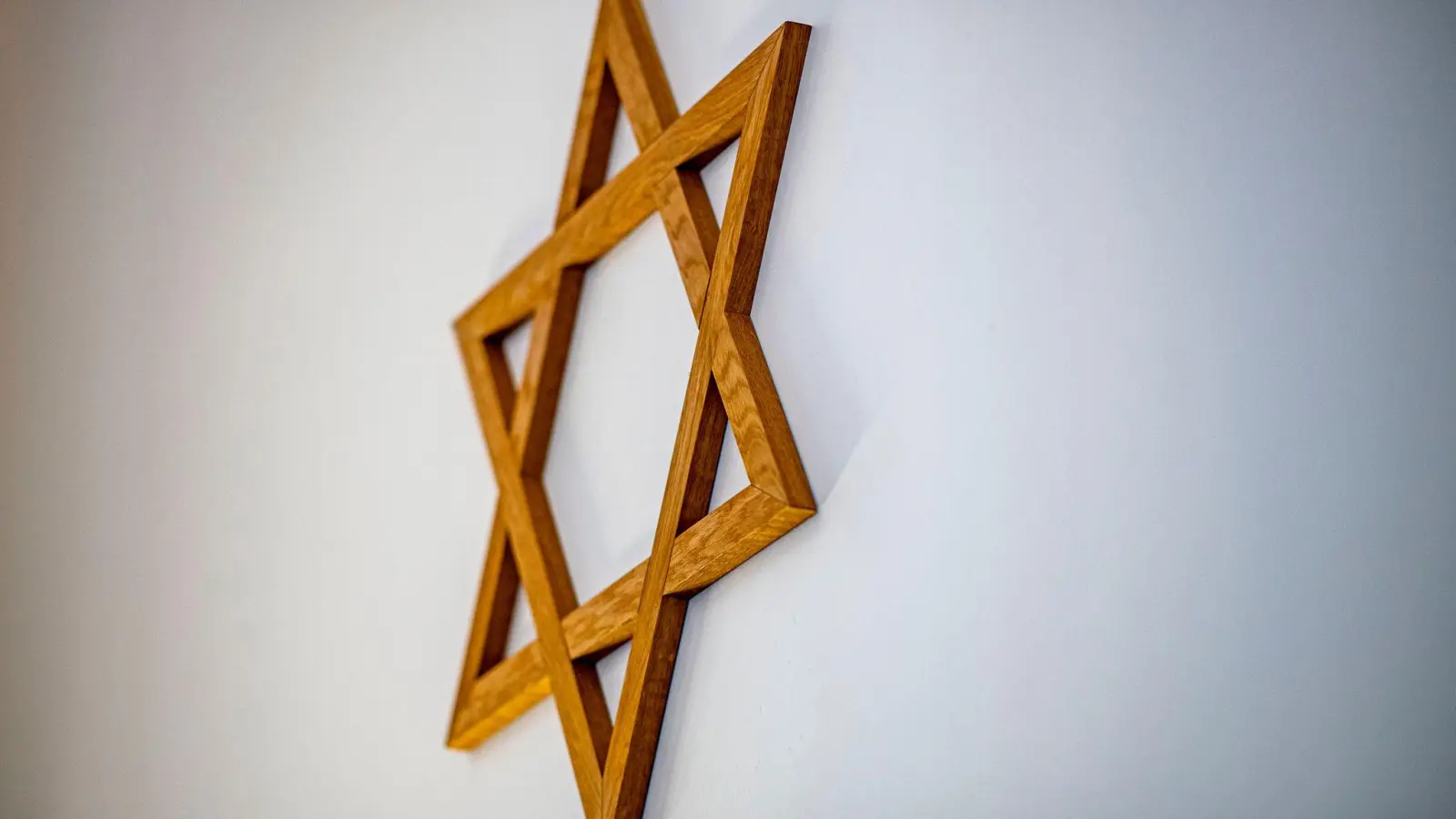 Nach Ansicht des Antisemitismusbeauftragten der Bundesregierung ist Judenhass auch an Schulen verbreitet. (Foto: David Inderlied/dpa)