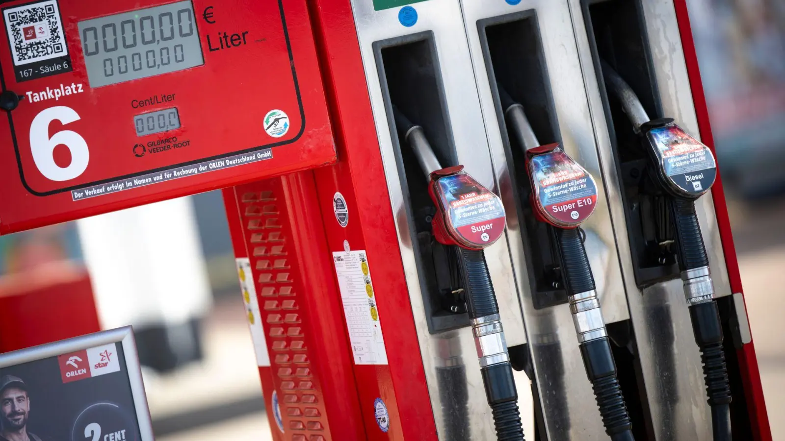 Autofahrer können auf Entlastungen hoffen. (Archivbild) (Foto: Philip Dulian/dpa)