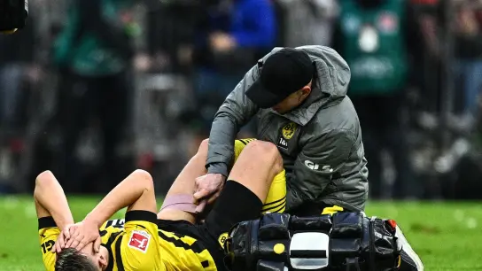 Dortmunds Nico Schlotterbeck hat sich im Spiel gegen den FC Bayern verletzt. (Foto: Tom Weller/dpa)