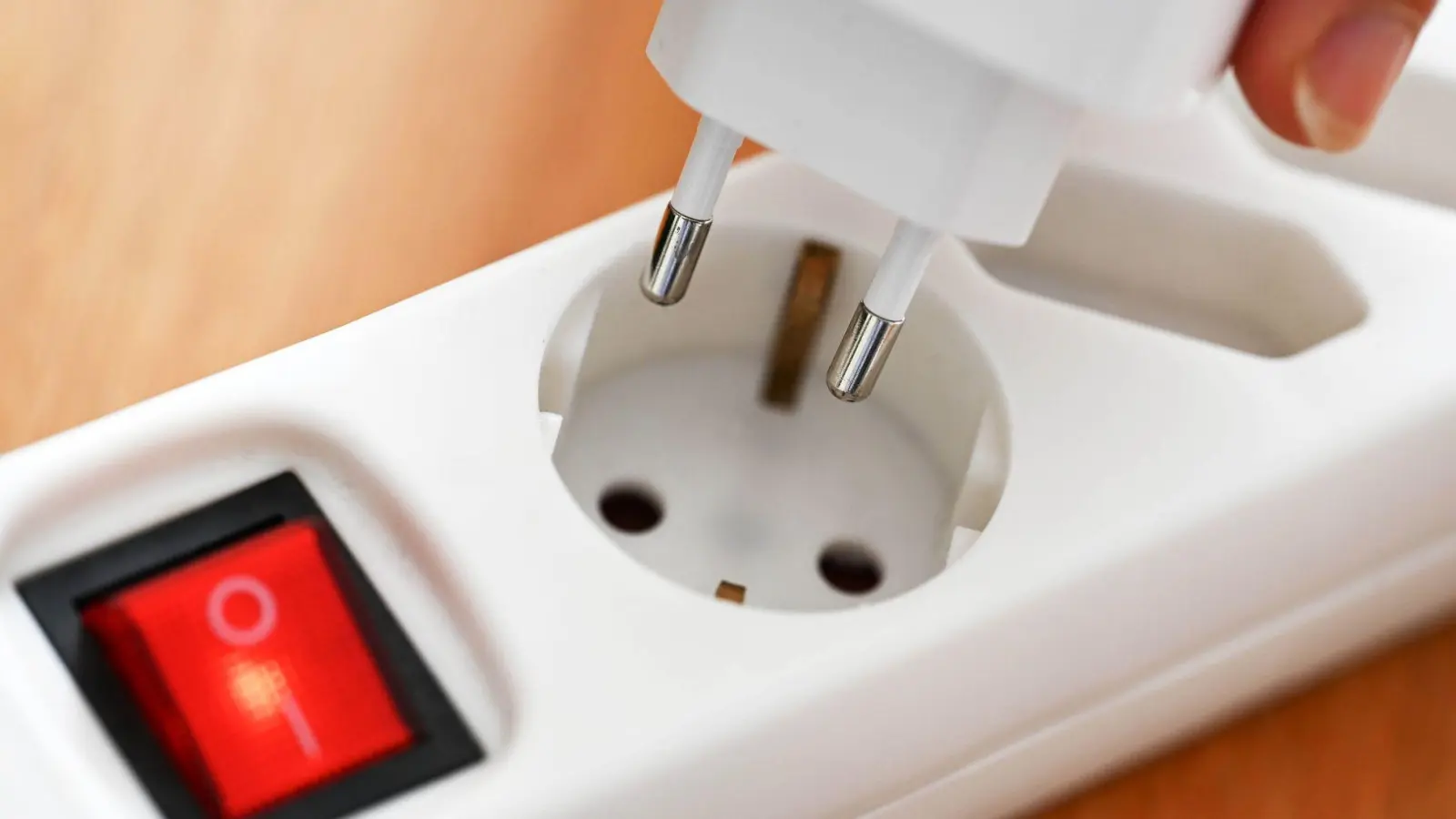 Millionen Haushalte in Deutschland können ihre Strom- und Gasrechnung nicht bezahlen. (Symbolbild) (Foto: Bernd Weißbrod/dpa)