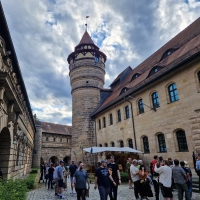 Wie hier bei den Ritterspielen soll die Festung in Lichtenau zum Burgfest Ende August reichlich bevölkert sein. (Archivbild: Andrea Walke)