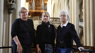 Setzen sich dafür ein, dass eine volle Kirchenmusikstelle im Dekanat Rothenburg erhalten bleibt (von links): Pfarrerin Dorothea Bezzel, Kantorin Jasmin Neubauer und Dekanin Jutta Holzheuer. (Foto: Thomas Wirth)