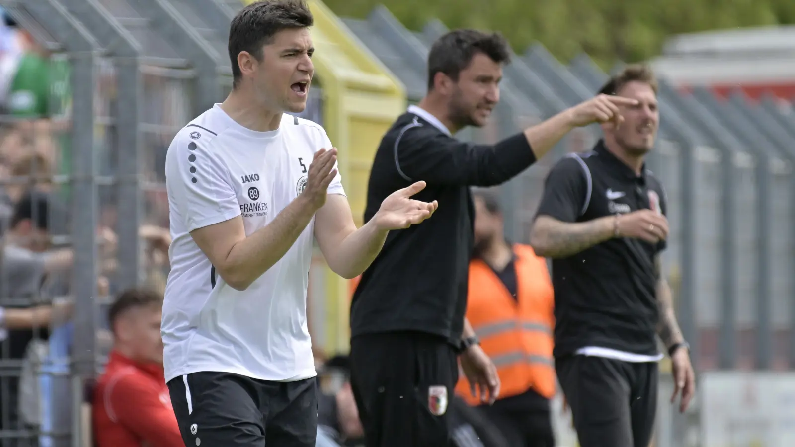 Ansbachs Trainer Christoph Hasselmeier (hier in einem anderen Spiel) war regelrecht euphorisch nach dem Sieg in Gebenbach. (Foto: Martin Rügner)