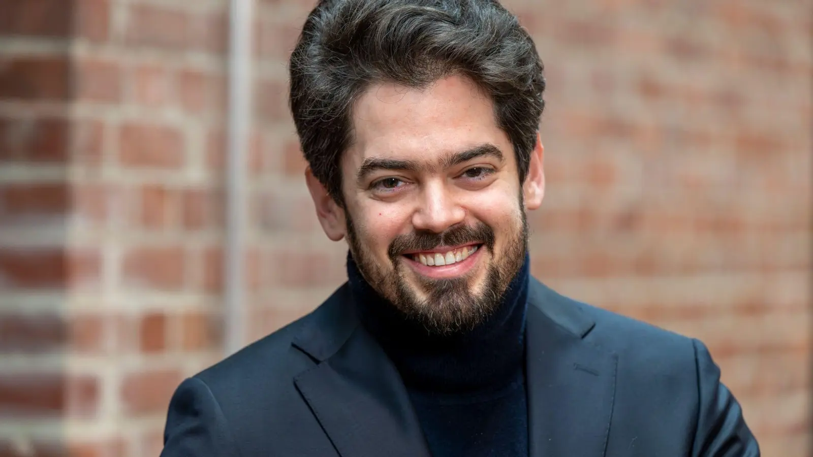 Lahav Shani ist mit der neuen Saison endgültig in München angekommen.  (Foto: Peter Kneffel/dpa)