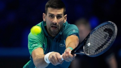Novak Djokovic ist bei den ATP-Finals in Turin im Halbfinale. (Foto: Antonio Calanni/AP/dpa)