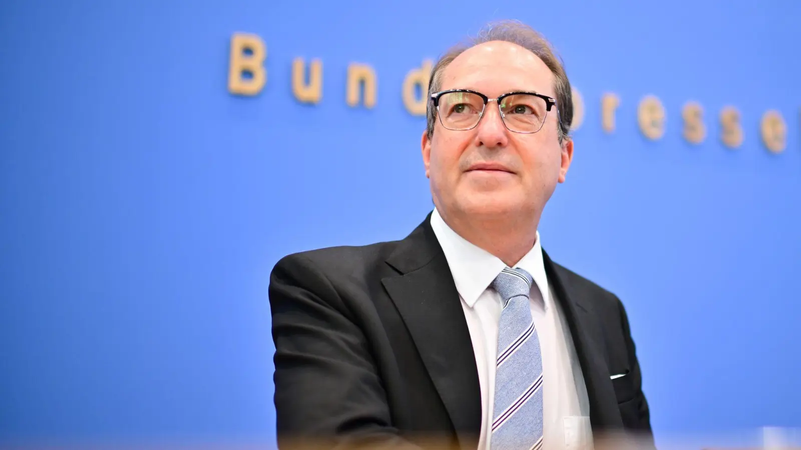 Innenminister Alexander Dobrindt (CSU) kündigte an, dass die im Koalitionsvertrag mit der SPD vereinbarte dreimonatige Speicherung von IP-Adressen zügig umgesetzt wird. (Foto: Sebastian Christoph Gollnow/dpa)