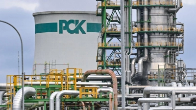 Aus einer Leitung der PCK-Raffinerie sind große Mengen Öl ausgetreten. (Archivbild) (Foto: Patrick Pleul/dpa)