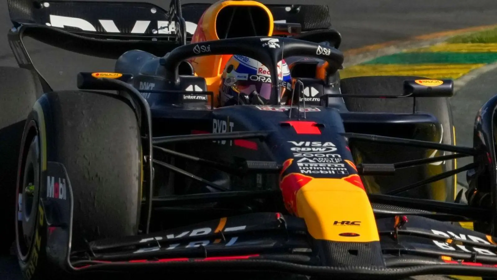 Am dritten Grand-Prix-Wochenende des Formel-1-Jahres sichert sich Max Verstappen zum dritten Mal Startplatz eins. (Foto: Scott Barbour/AP/dpa)